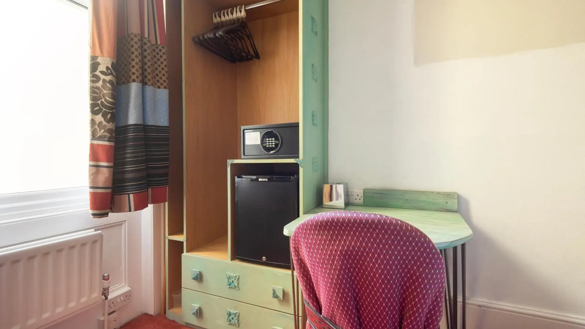 Innit Cavalaire Brighton Guest house