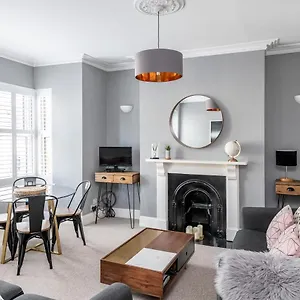 Apartment Modern & Spacious 2 Bedroom Maisonette Bath