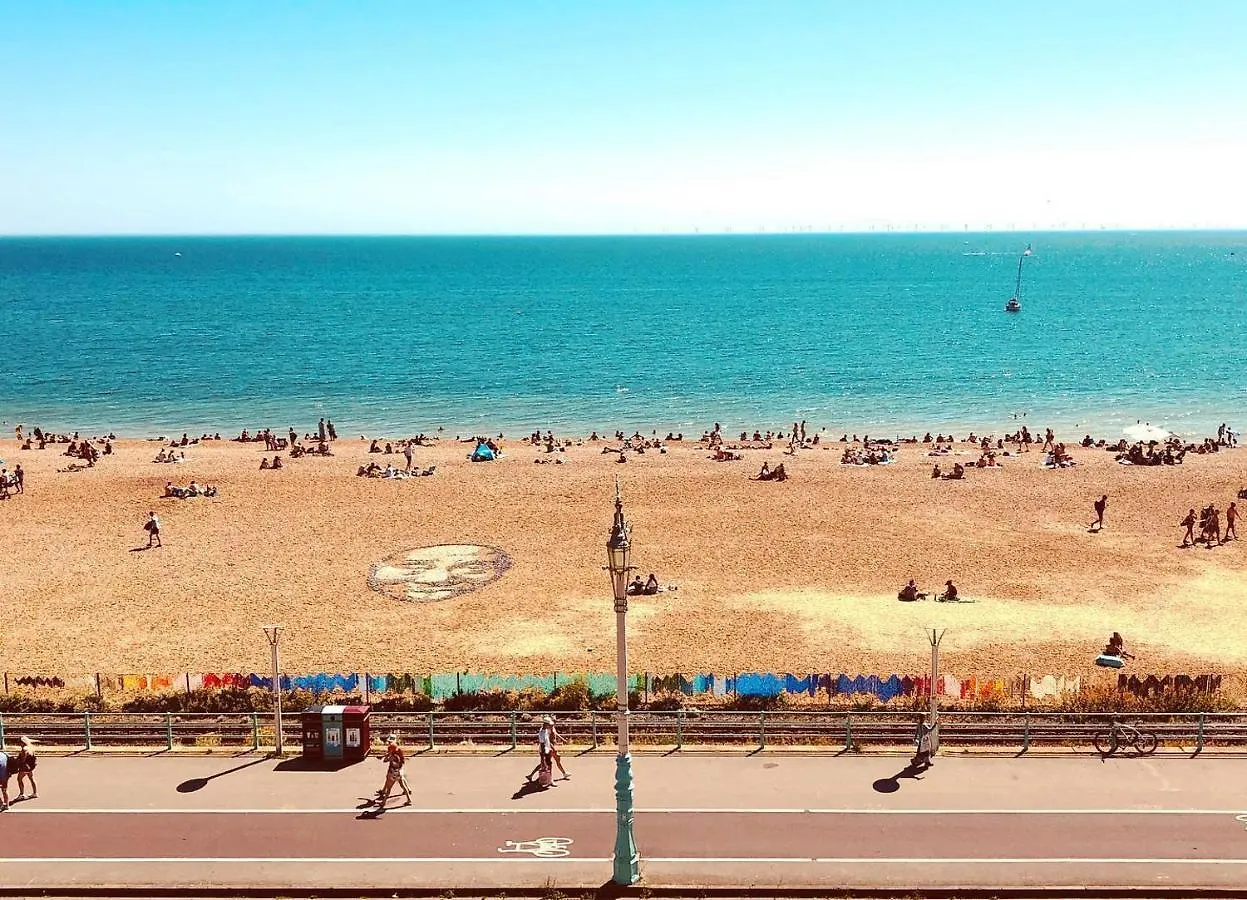 Innit Cavalaire Hove