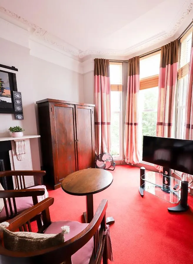 Innit Cavalaire Brighton Guest house
