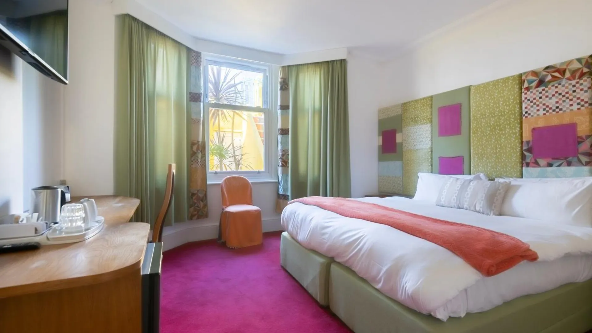 Innit Cavalaire Brighton Guest house