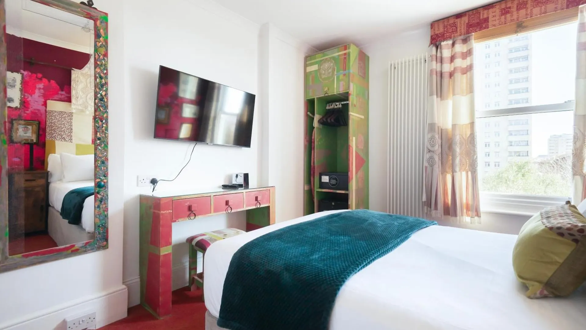 Innit Cavalaire Brighton Guest house