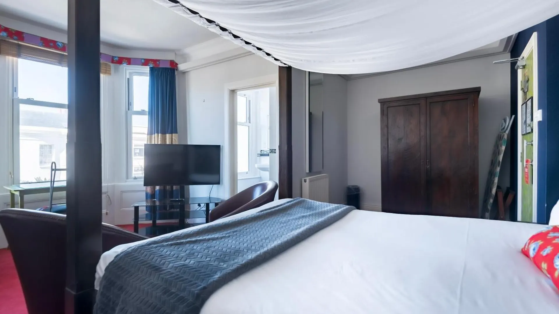 **** Guest house Innit Cavalaire Brighton United Kingdom